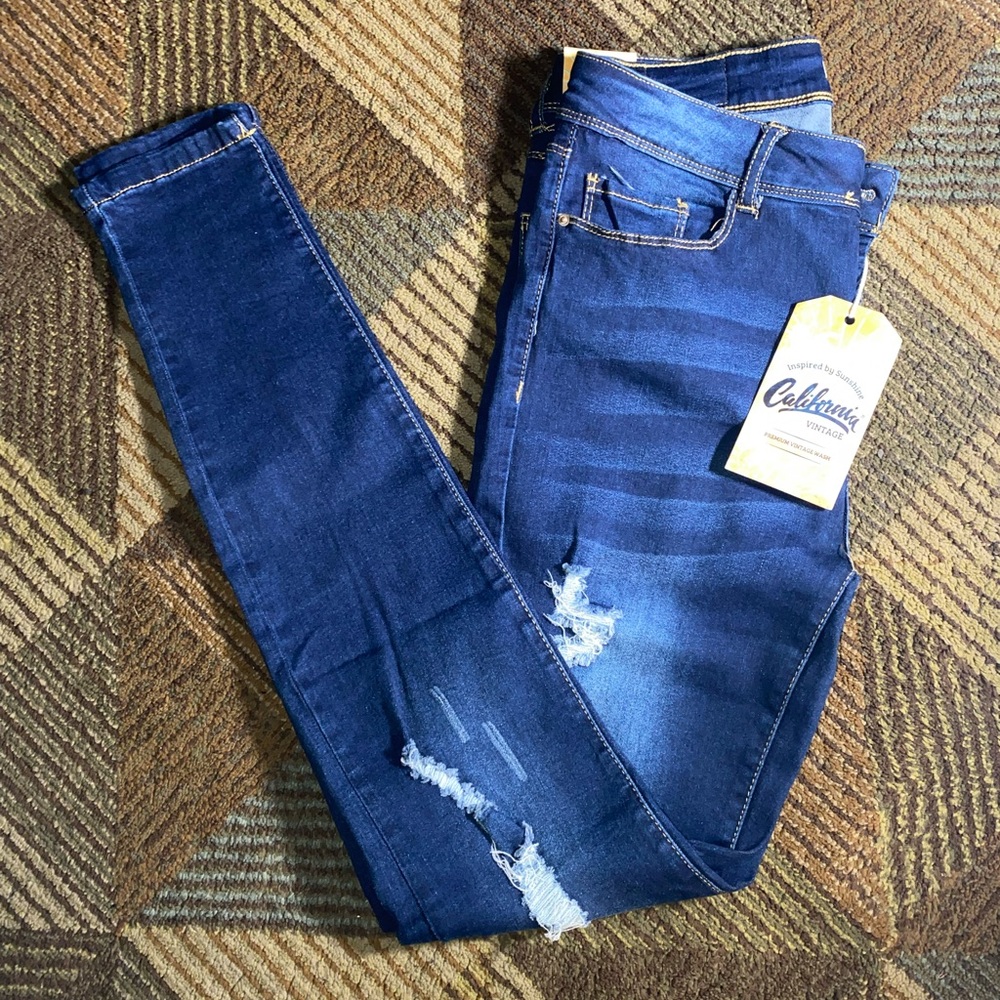 CALIFORNIA VINTAGE Dark Blue  Mid Rise Distressed Jeans Women's Size 9 *NEW*